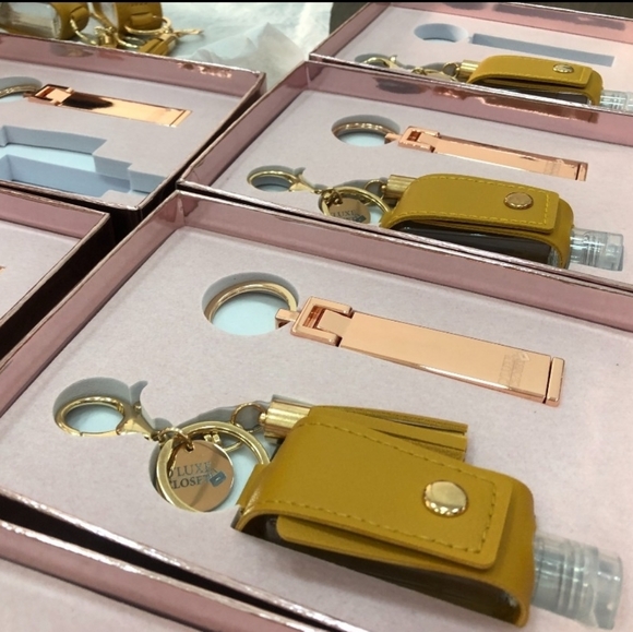 Hand Sanitizer and Multi function phone/purse holder gift set - Picture 10 of 16